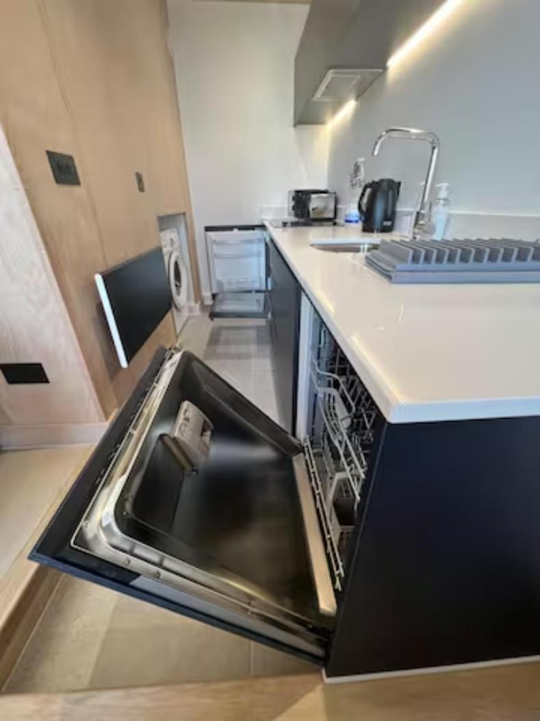 Two Bedrooms Exquisite En-Suite Apartment Deansgate Manchester Exterior foto