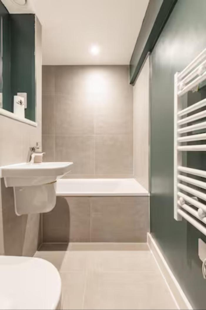 Two Bedrooms Exquisite En-Suite Apartment Deansgate Manchester Exterior foto